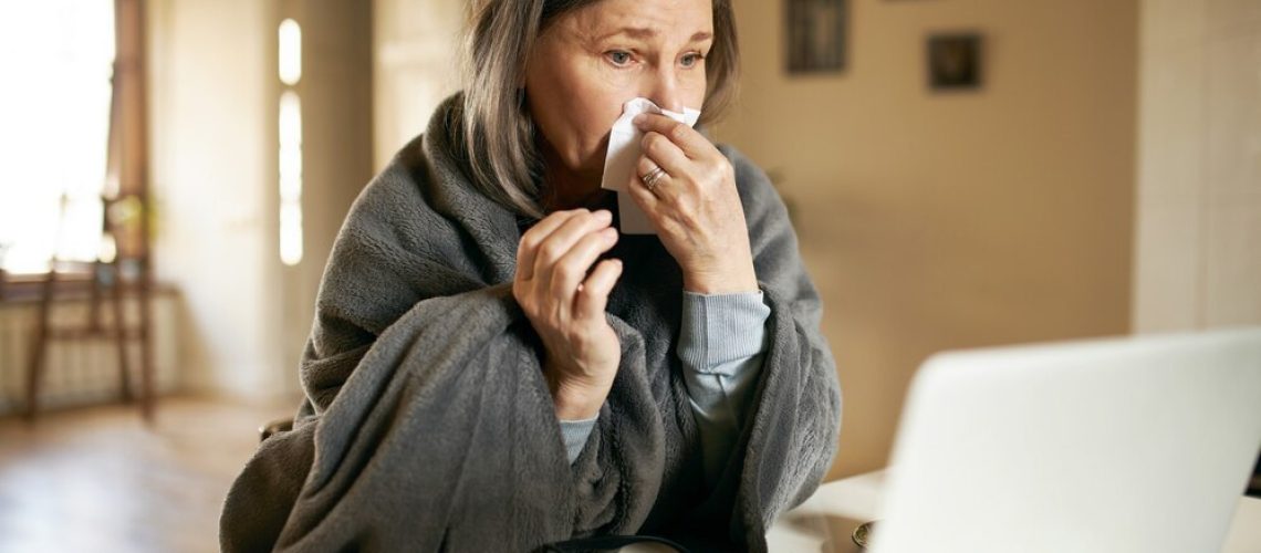 expressive-senior-female-posing-indoor_344912-391